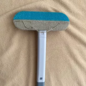 Perie pentru îndepărtarea părului de câine de pe mobilier primită de la clientul N***e