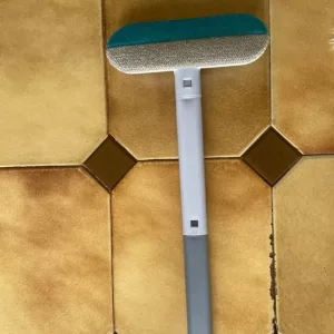Perie pentru îndepărtarea părului de câine de pe mobilier primită de la clientul W****n