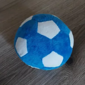 Jucărie moale de tip minge de fotbal pentru câini, cu sunet scârțâitor, primită de la clientul D****e.